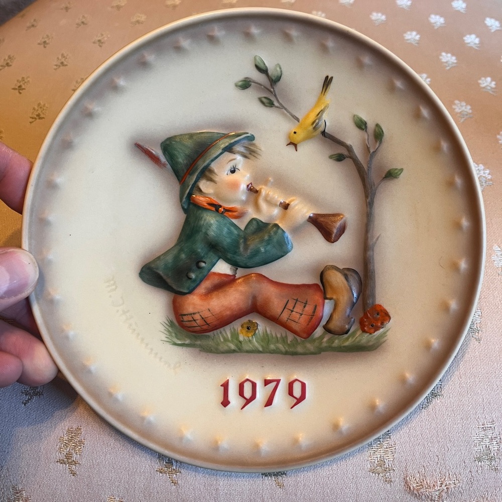 1979 Hummel Collector plate “Singing Lesson”